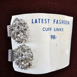 NWT GUC Unisex Silvertone Floral Cufflinks
